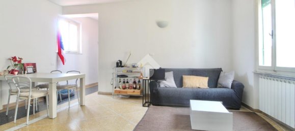 Apartamento de 3 habitaciónes en Pisa, Italy No. 18090 2