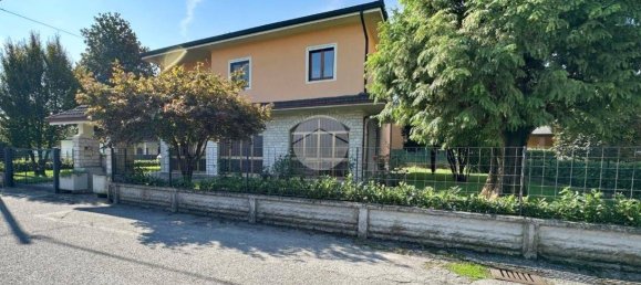 3 bedrooms Villa in Manerbio, Italy No. 374384 3