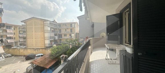 4-salle Appartement à Giugliano in Campania, Italy No. 25006 3