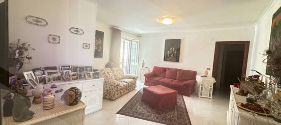 4-salle Appartement à Giugliano in Campania, Italy No. 25006 6