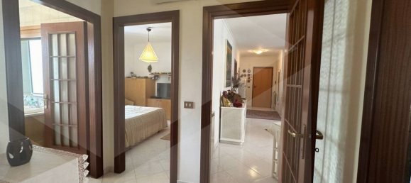 4-salle Appartement à Giugliano in Campania, Italy No. 25006 12
