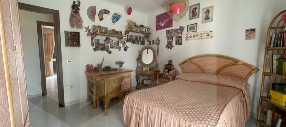 4-salle Appartement à Giugliano in Campania, Italy No. 25006 17
