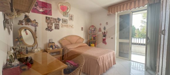 4-salle Appartement à Giugliano in Campania, Italy No. 25006 16