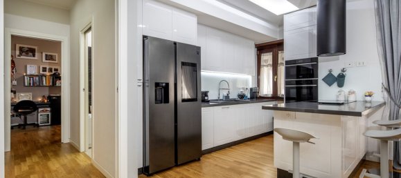 4 bedrooms Apartment in Rome, Italy No. 335050 3