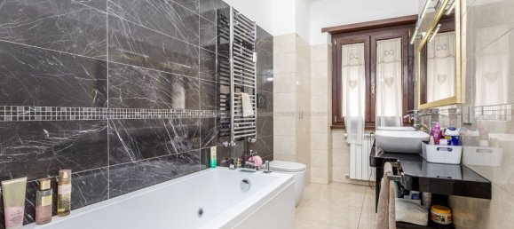 4 bedrooms Apartment in Rome, Italy No. 335050 16