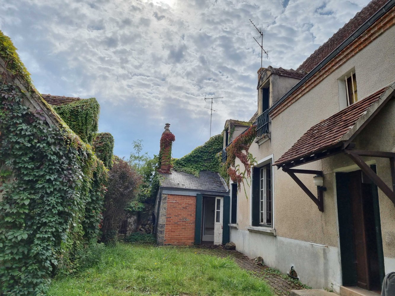 Adosado de 3 dormitorios en Saint-Outrille, France No. 93341