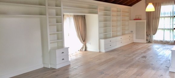 5 bedrooms Villa in Roncade, Italy No. 229524 12