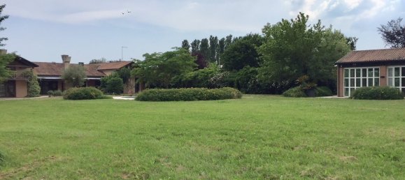 5 bedrooms Villa in Roncade, Italy No. 229524 4