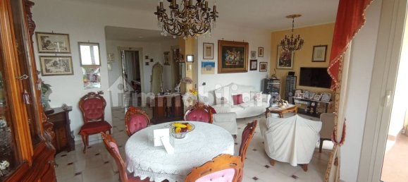 3 Schlafzimmer Wohnung in Pomezia, Italy, Nr. 163752 2