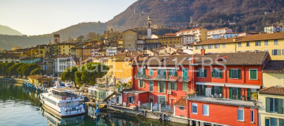 4 bedrooms House in Lovere, Italy No. 68796 9