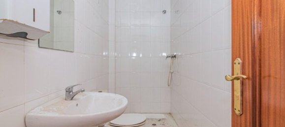 82m² Commercial property in Armilla, Spain No. 97866 2