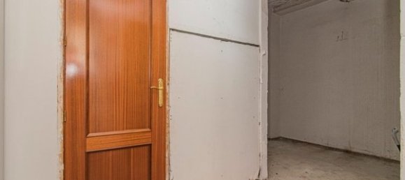 82m² Commercial property in Armilla, Spain No. 97866 3