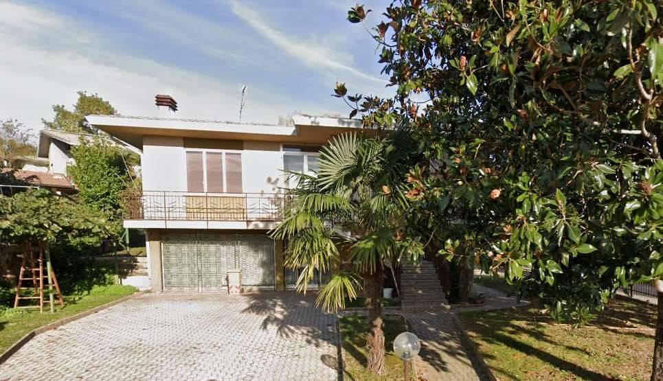 5 rooms House in Volpago del Montello, Italy No. 27429