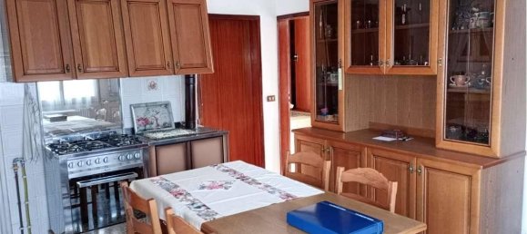 5 rooms House in Volpago del Montello, Italy No. 27429 21