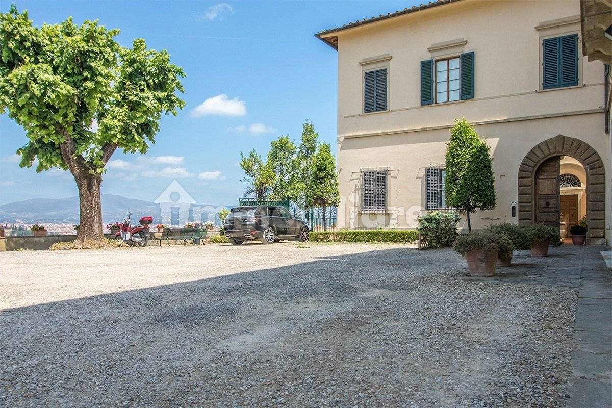 2 bedrooms Penthouse in Florence, Italy No. 337543