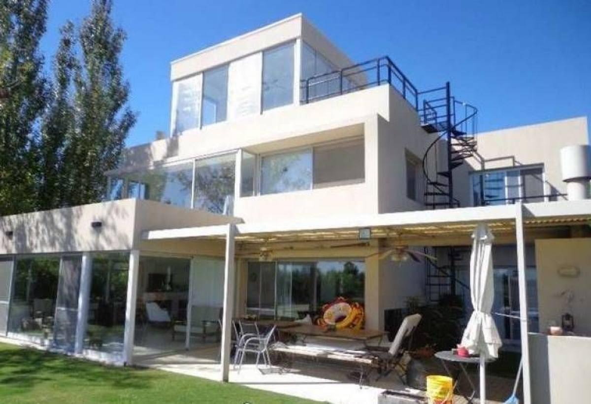 3 bedrooms House in Tigre, Argentina No. 19395