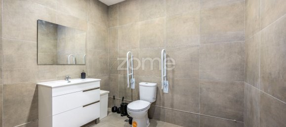 Gewerbliche Immobilie in Porto, Portugal 1000m², Nr. 15858 19