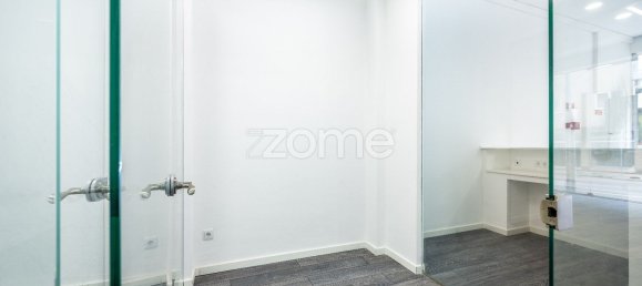 Gewerbliche Immobilie in Porto, Portugal 1000m², Nr. 15858 4