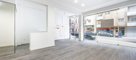 Gewerbliche Immobilie in Porto, Portugal 1000m², Nr. 15858 3