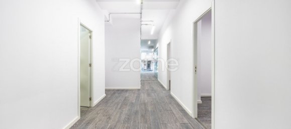 Gewerbliche Immobilie in Porto, Portugal 1000m², Nr. 15858 18