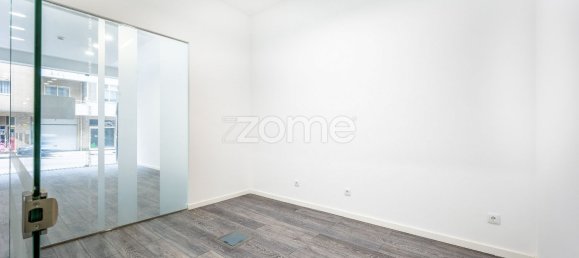 Gewerbliche Immobilie in Porto, Portugal 1000m², Nr. 15858 5