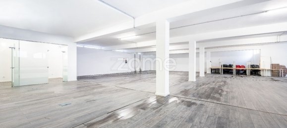 Gewerbliche Immobilie in Porto, Portugal 1000m², Nr. 15858 11