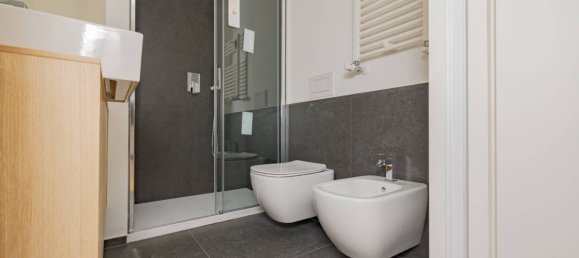 1 bedroom Apartment in Milan, Italy No. 344037 8