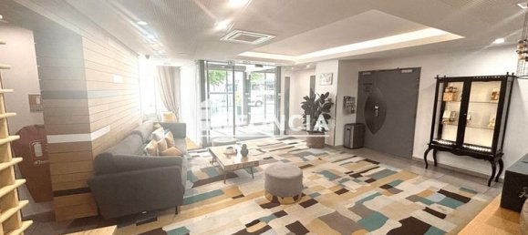 Studio in Asnieres-sur-Seine, France No. 282930 2