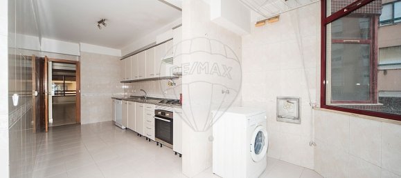 3 bedrooms Apartment in Lisbon, Portugal No. 99530 26