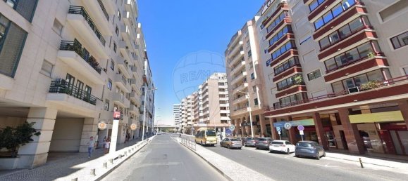 3 bedrooms Apartment in Lisbon, Portugal No. 99530 32