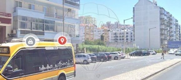 3 bedrooms Apartment in Lisbon, Portugal No. 99530 3