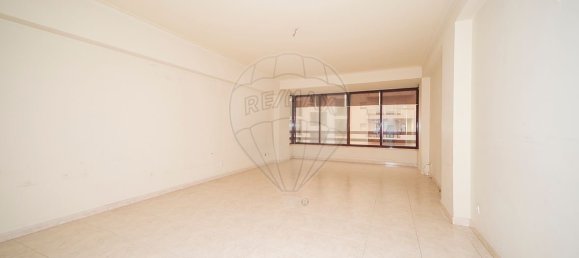 3 bedrooms Apartment in Lisbon, Portugal No. 99530 9