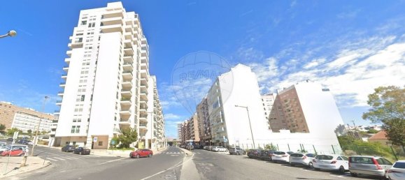 3 bedrooms Apartment in Lisbon, Portugal No. 99530 5