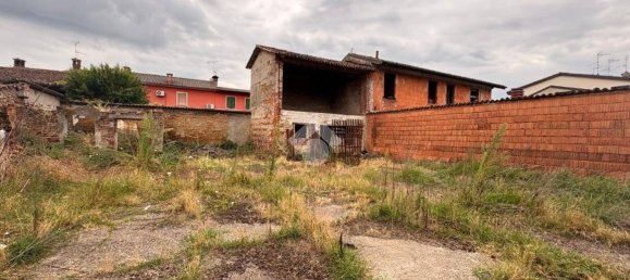 Дом с 4 комнатами в Квинцано д’Ольо, Италия № 293780 3