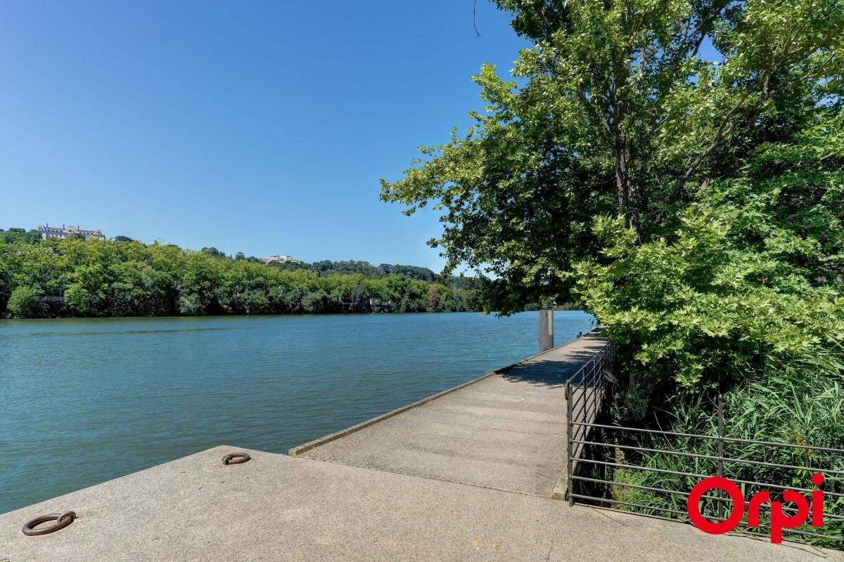 3 bedrooms Apartment in Lyon, France No. 287675