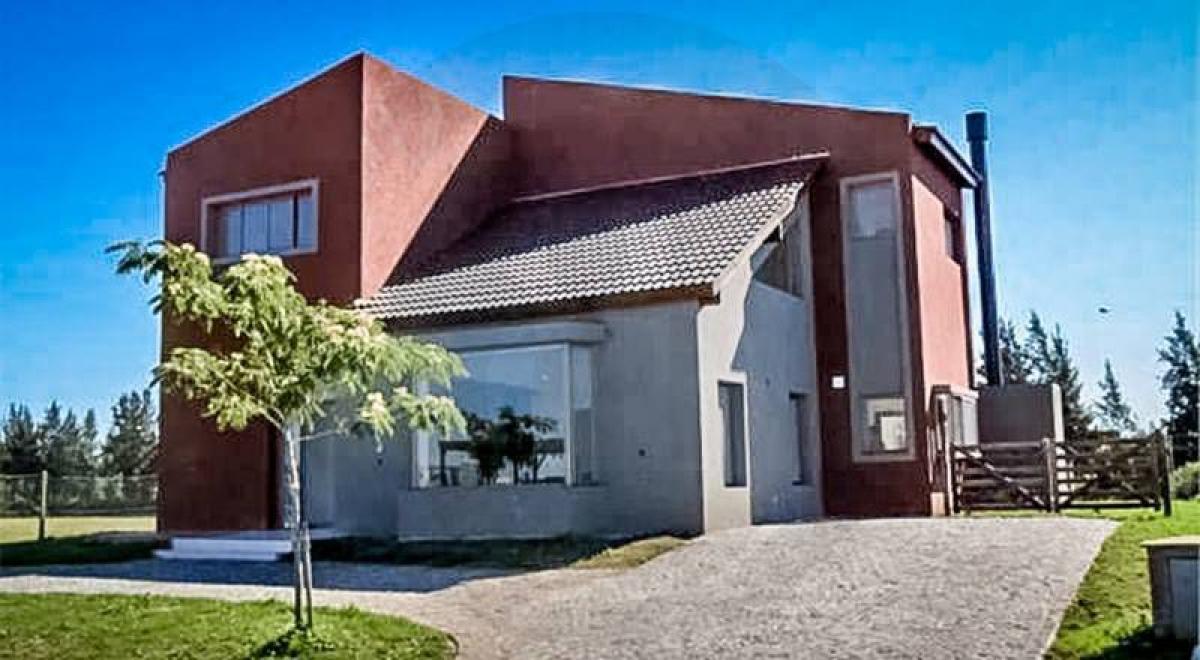 Casa de 3 dormitorios en Tigre, Argentina No. 100254