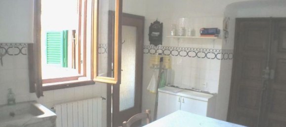 4 rooms Apartment in Carrara, Italy No. 112901 3