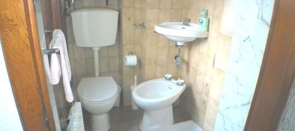 4 rooms Apartment in Carrara, Italy No. 112901 18