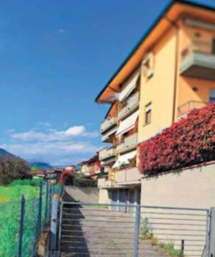 4 bedrooms Apartment in Uzzano, Italy No. 321154