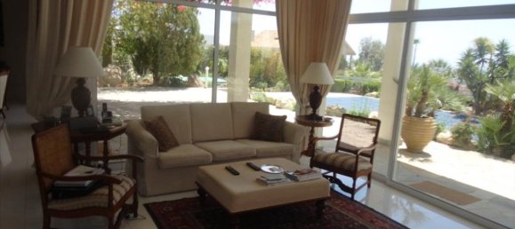 4 bedrooms Villa in Limassol, Cyprus No. 12796 3