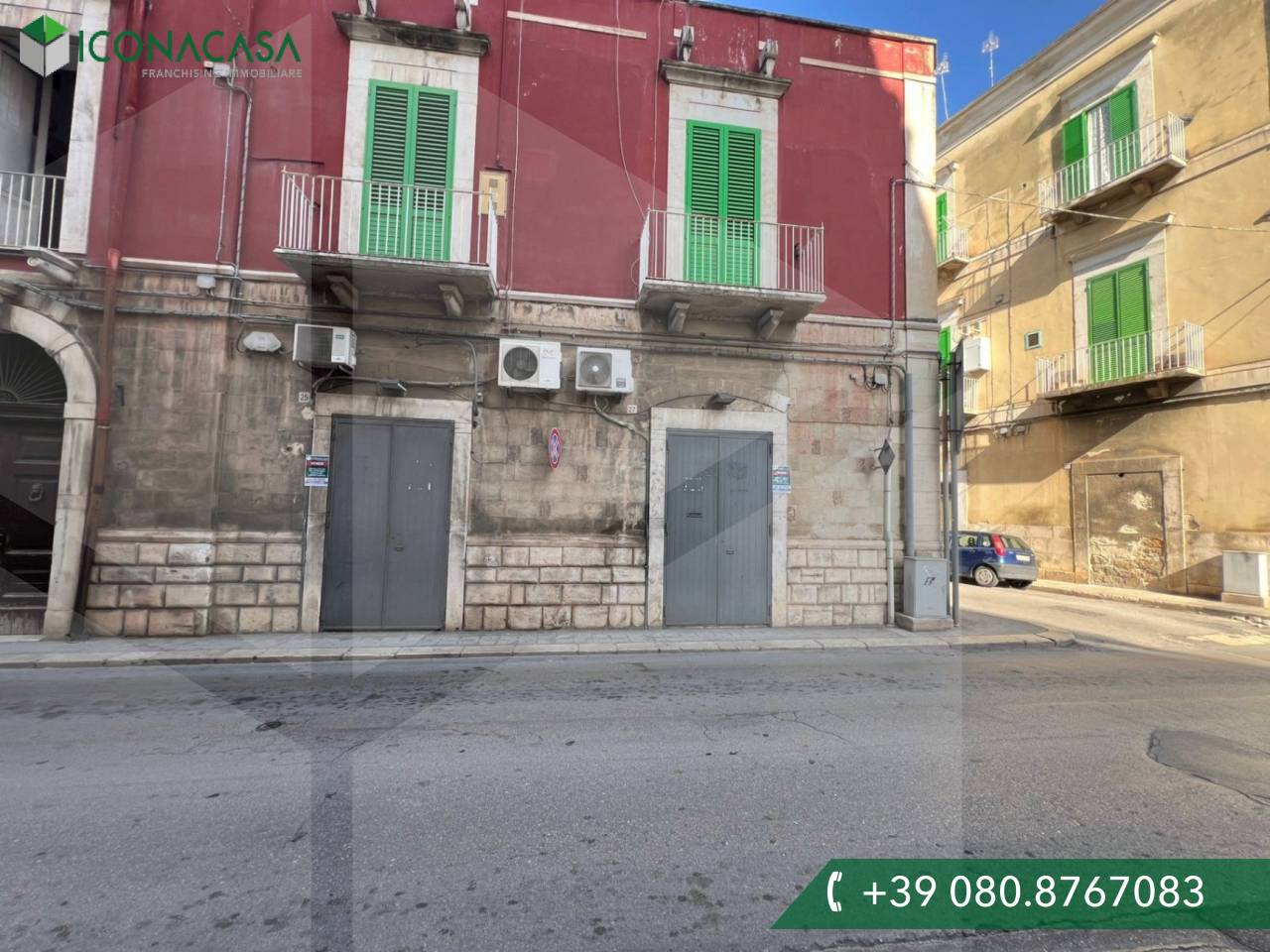 Propiedad comercial de 3 habitaciónes en Molfetta, Italy No. 18429