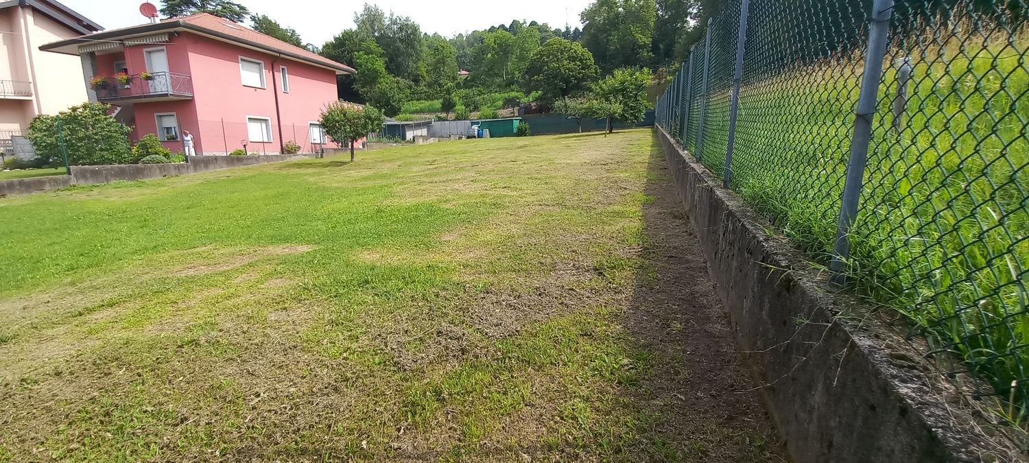  قطعة أرض في Cocquio-Trevisago, Italy 950متر مربع رقم 87285