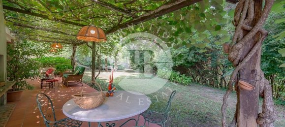 6 bedrooms Villa in Lucca, Italy No. 323243 9