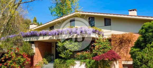 6 bedrooms Villa in Lucca, Italy No. 323243 5