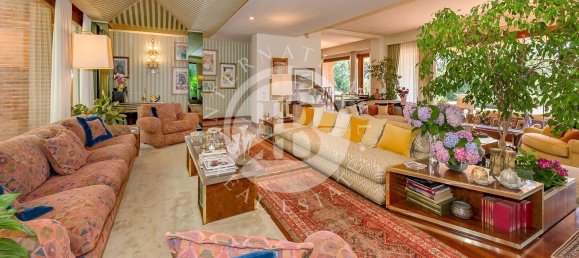 6 bedrooms Villa in Lucca, Italy No. 323243 12