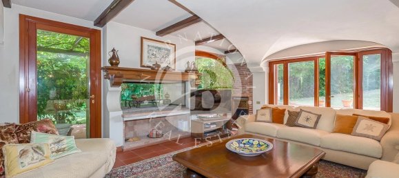 6 bedrooms Villa in Lucca, Italy No. 323243 21