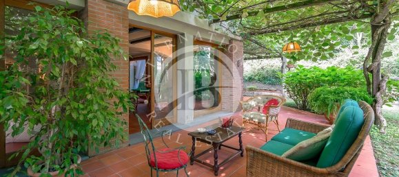 6 bedrooms Villa in Lucca, Italy No. 323243 8