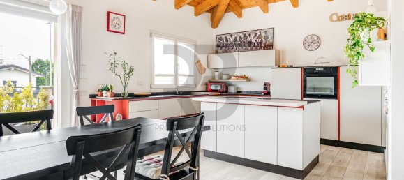 3 rooms Apartment in Turate, Italy No. 333706 3