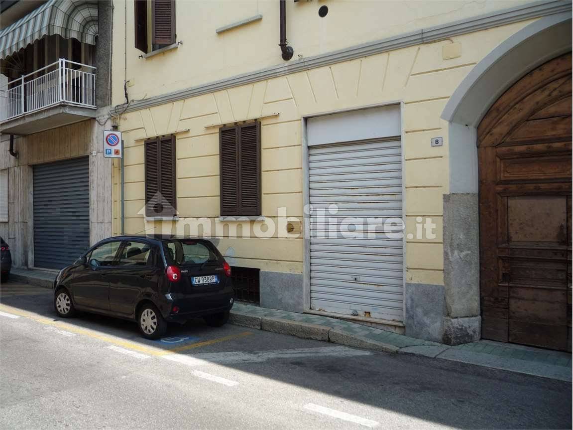 2غرفة عقار تجاري في Cesano Maderno, Italy رقم 313129