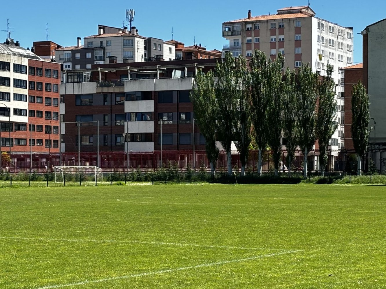 Apartamento de 2 dormitorios en Burgos, Spain No. 241126